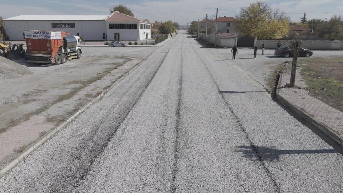 Alaca'da sokaklar asfaltlanıyor, yılların kanal sorunu çözülüyor