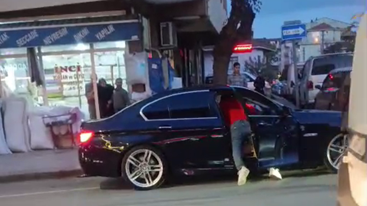 Otomobildeki arkadaşını ağır yaralayan şüpheli, eski eşini de bıçaklamış; 11 gözaltı