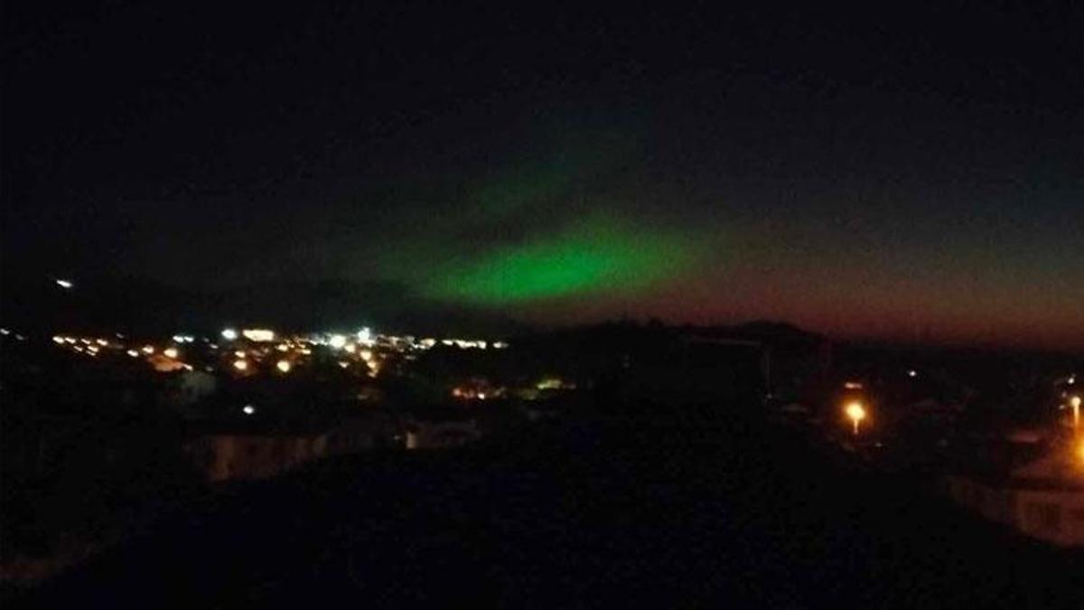 Muğla Fethiye’de gökyüzündeki mor ve yeşil ışık dikkat çekti