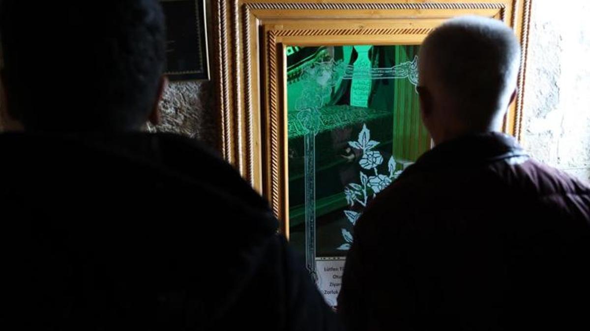 Uçurumun kenarında bulunuyor, her cuma akın ediyorlar! Yıllardır tek bir amaçları var