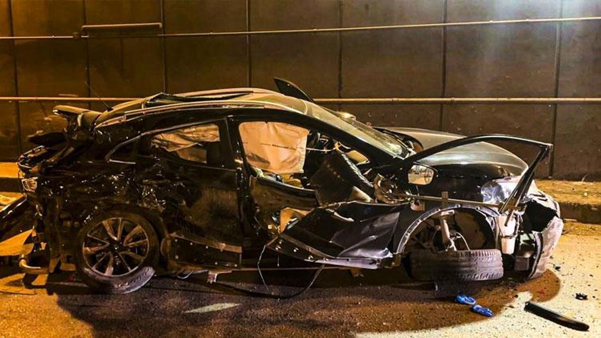 Adana'da karşı şeride geçen cip, kamyonet ile kafa kafaya çarpıştı; 2 ölü, 1 yaralı