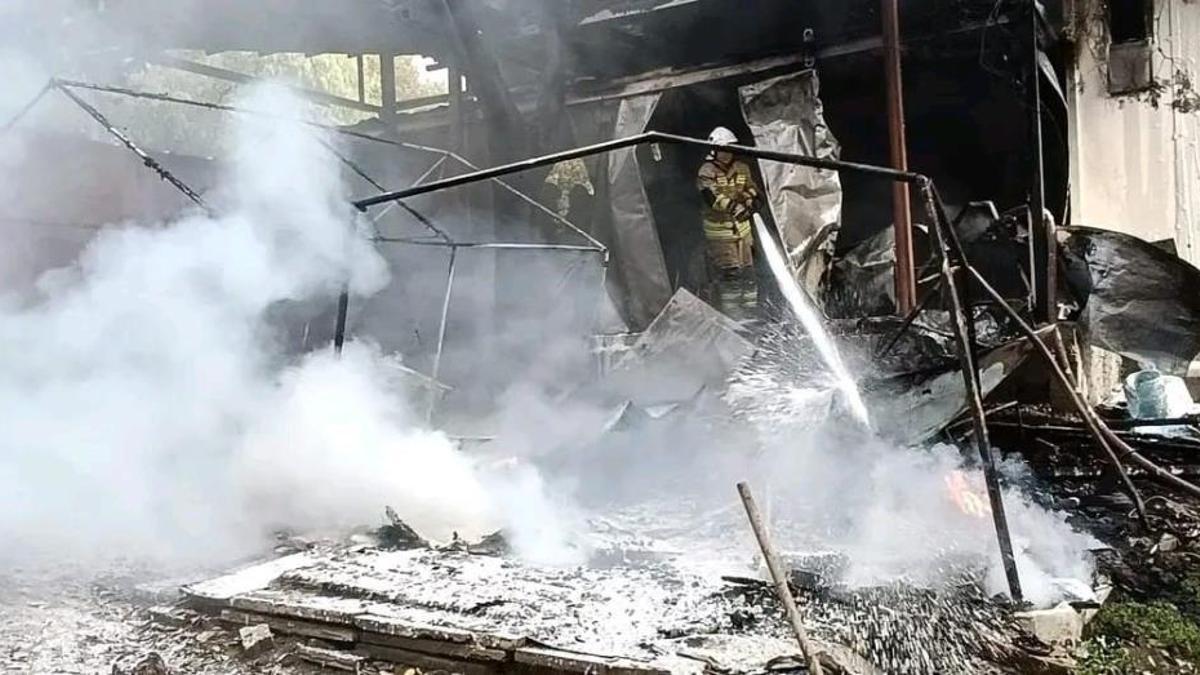 Hatay'da prefabrik alanda yangın! Ekipler müdahale etti