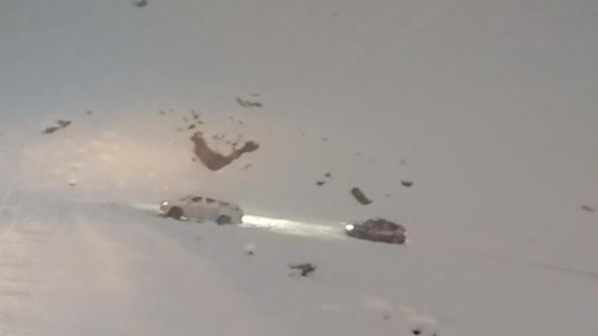 Kar ve tipi bastırdı! Mahsur kalan 7 araç ve içindeki 30 kişi kurtarıldı