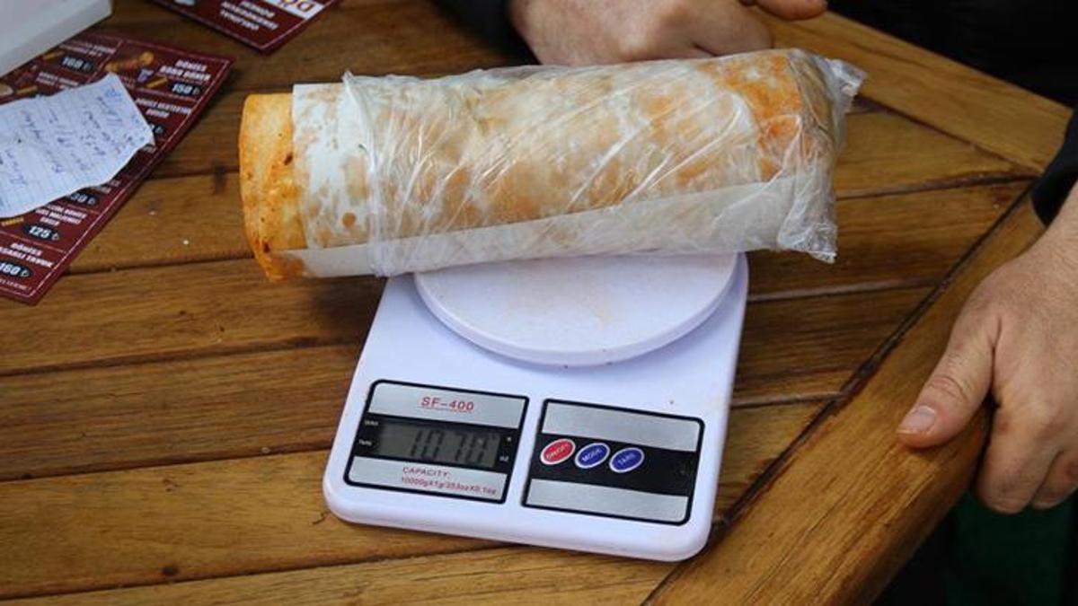 1 kiloluk tavuk dürümü 150 TL’ye satıyor! Şimdi taleplere yetişemiyor