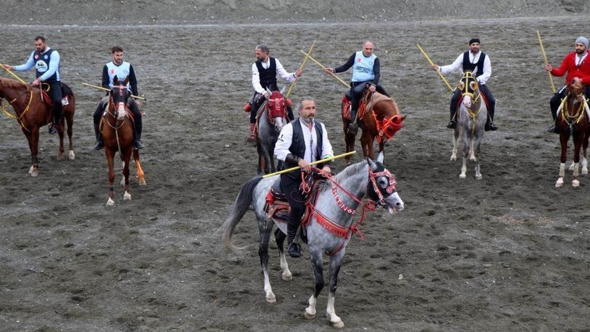 Asırlık gelenek Erzincan'da sürüyor! Renkli görüntülere sahne oluyor