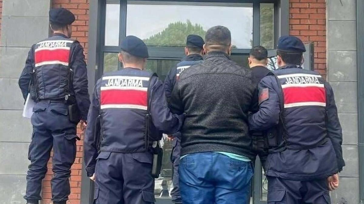 Çanakkale’de 6 organizatör ve 56 kaçak göçmen yakalandı