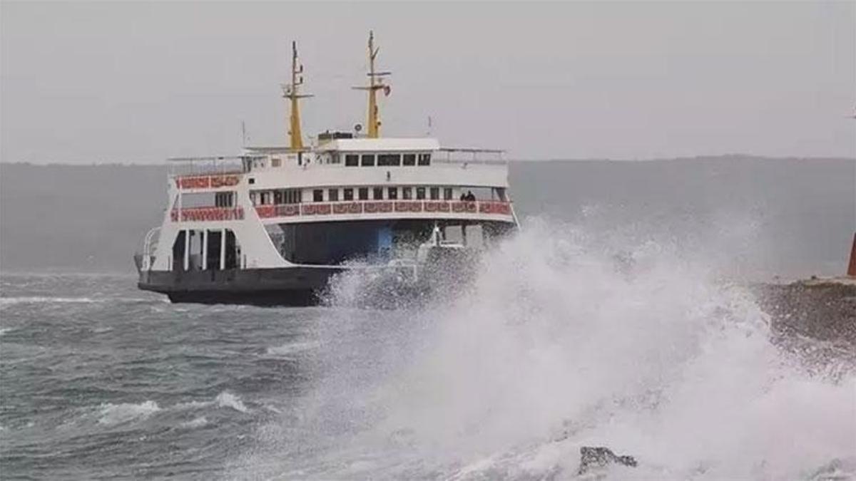Gökçeada’ya deniz ulaşımı durdu: Tüm seferler iptal