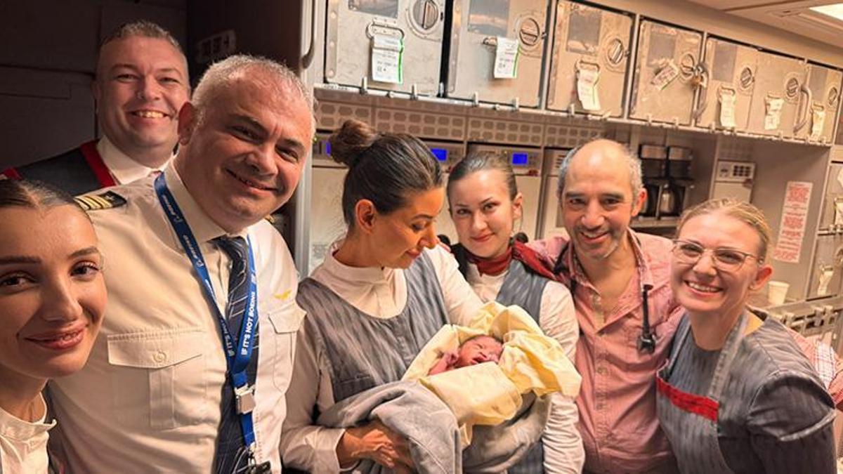 Türk Hava Yolları uçağında doğum heyecanı! Filipin…