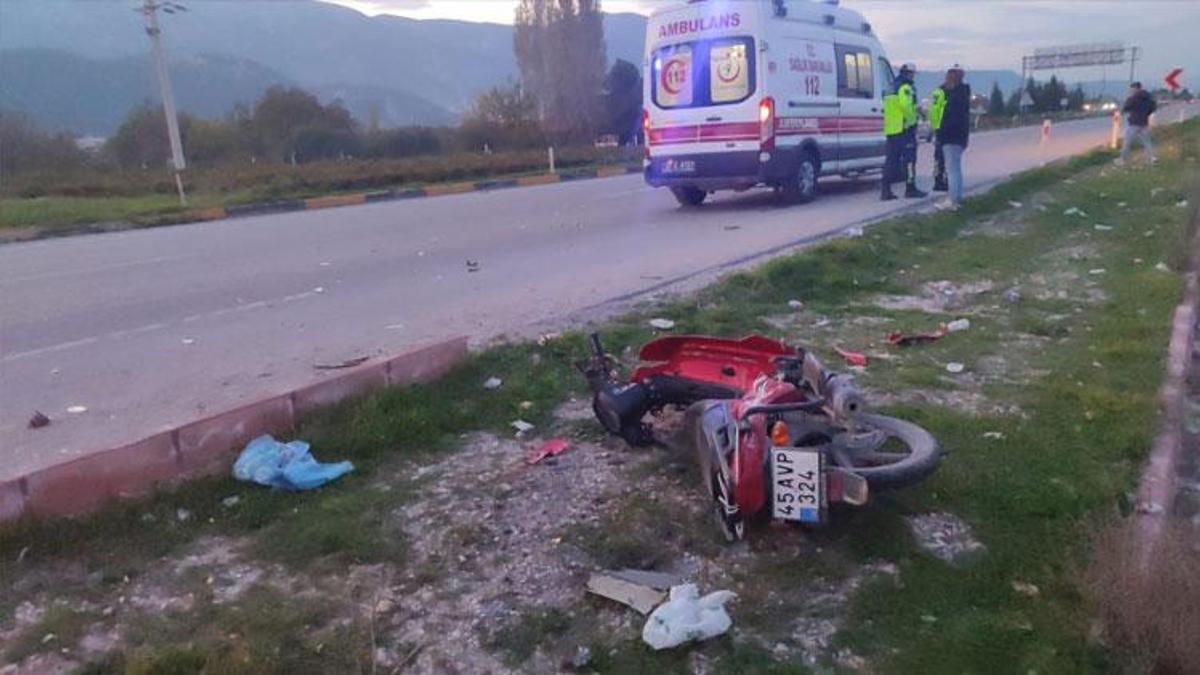 Manisa'da motosiklete çarpan otomobilin sürücüsü olay yerinden kaçtı: 1 yaralı