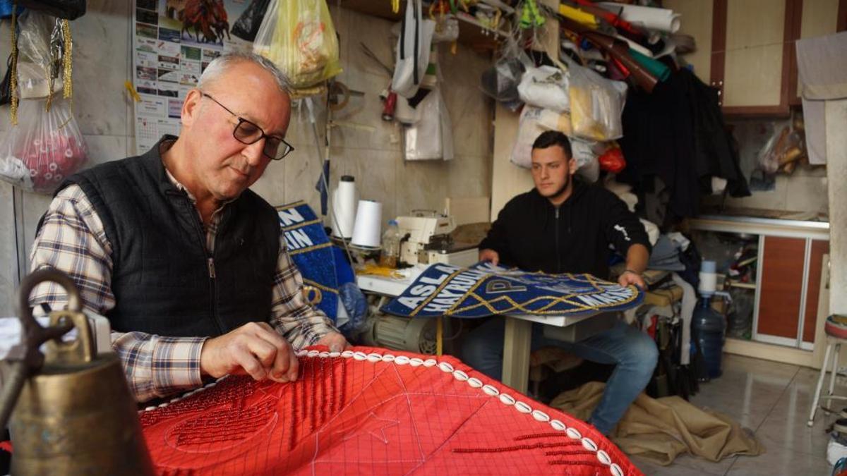 Milyonluk pehlivan develer gelin gibi süslenmeden arenaya çıkmıyor