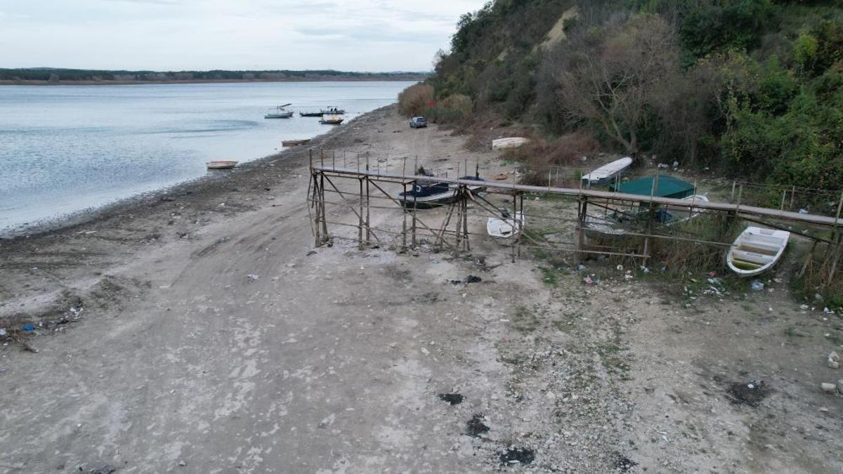 Terkos Gölü can çekişiyor! 10 metre geri çekildi