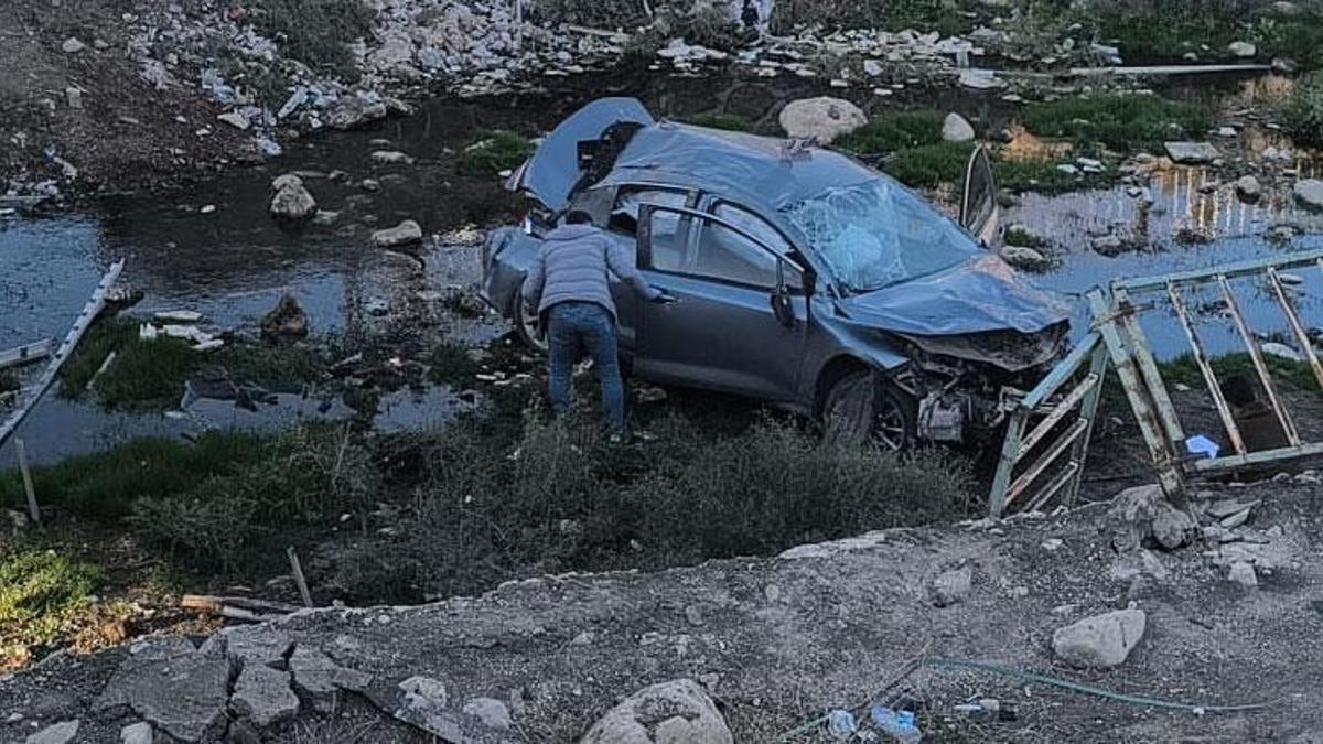 Mardin'de otomobil, köprüden kanala düştü; 1'i ağır 3 yaralı