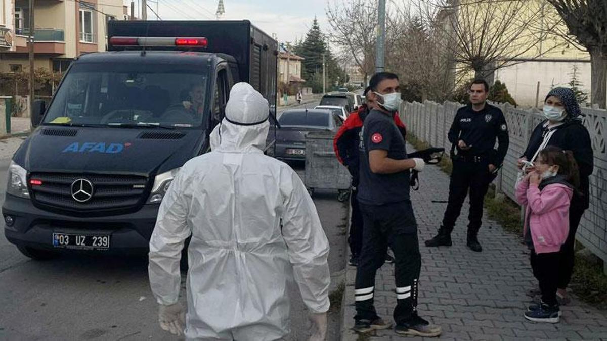 Afyonkarahisar'da anne ve 3 çocuğu zehirlenme şüphesiyle hastaneye kaldırıldı