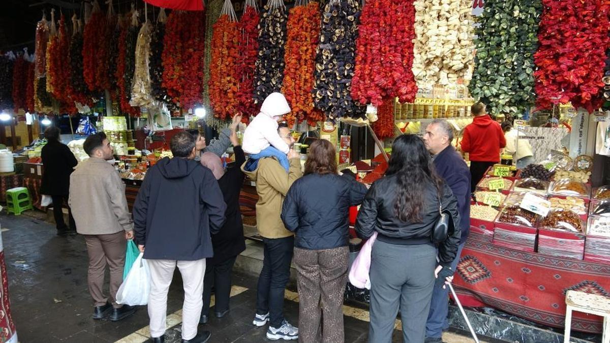 Gaziantep'te her bütçeye göre var! Kış mevsiminin vazgeçilmezi 250 liraya satılıyor