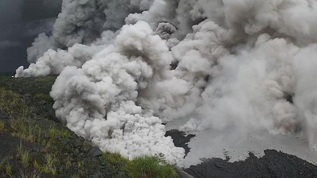 Semeru Yanardağı'nda patlama: Mahsur kalan 178 dağcı kurtarıldı
