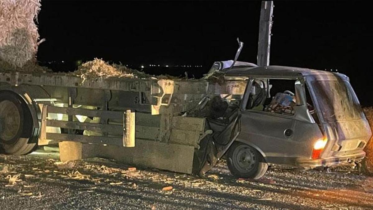 Otomobil tıra ok gibi saplandı: Karı-koca hayatını kaybetti