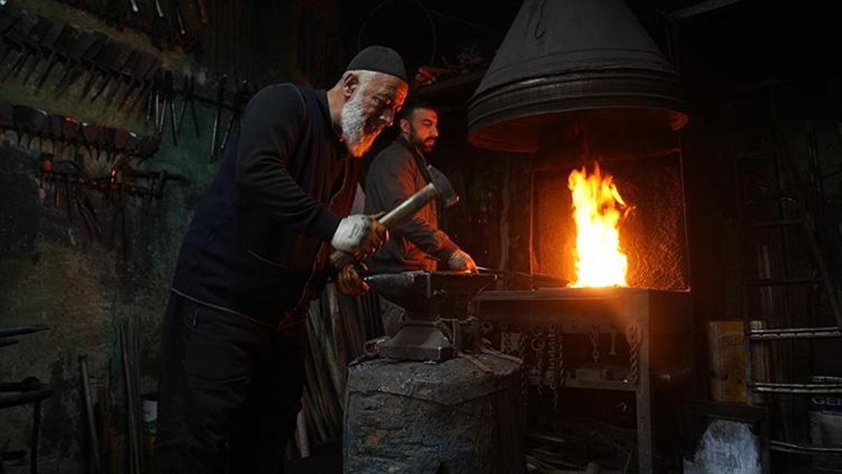 13 yaşında mesleğe başladı, 50 yıldır sürdürüyor! Muş'ta ondan başka bu işi yapan kalmadı!