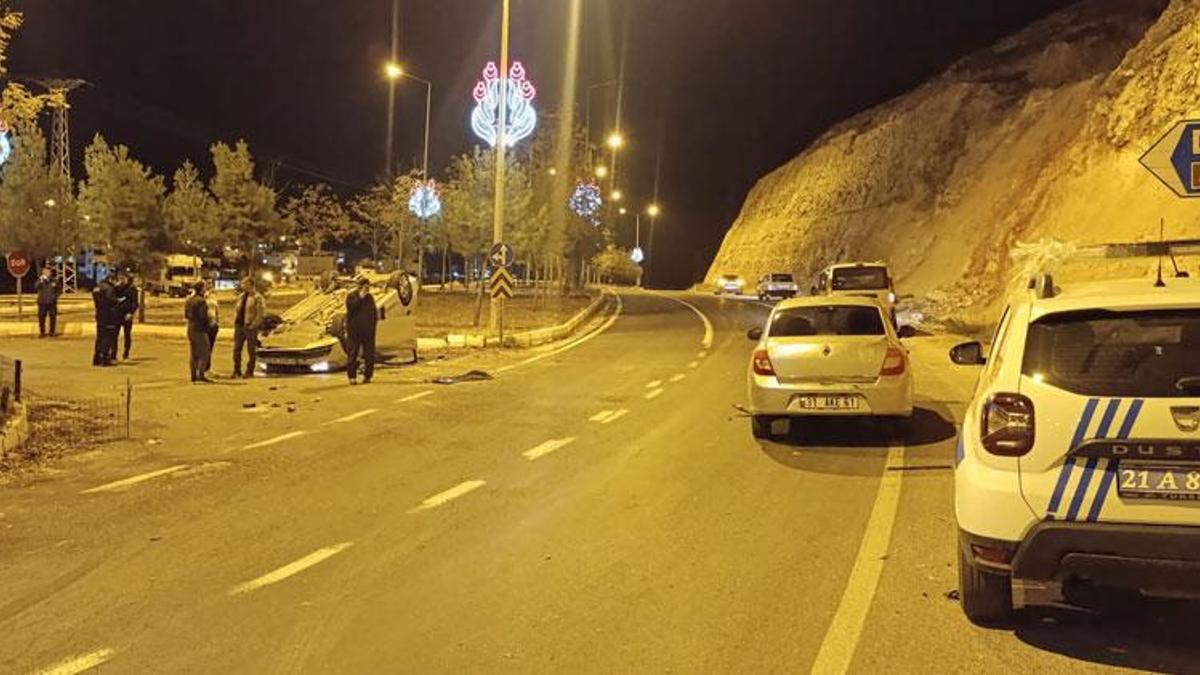 Diyarbakır Eğil'de iki otomobilin çarpıştığı kazada 2 kişi yaralandı