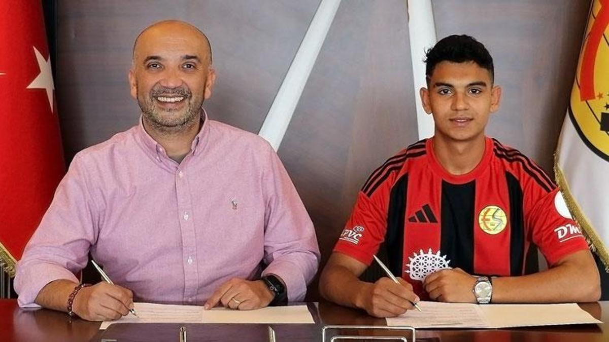 Eskişehirspor genç oyuncuyu renklerine bağladı