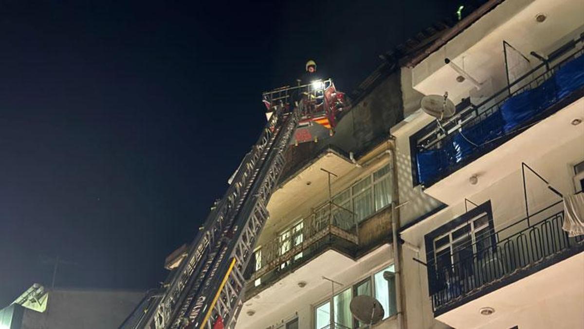 Altınordu’da çatı katında çıkan yangında 5 kişi dumandan etkilendi