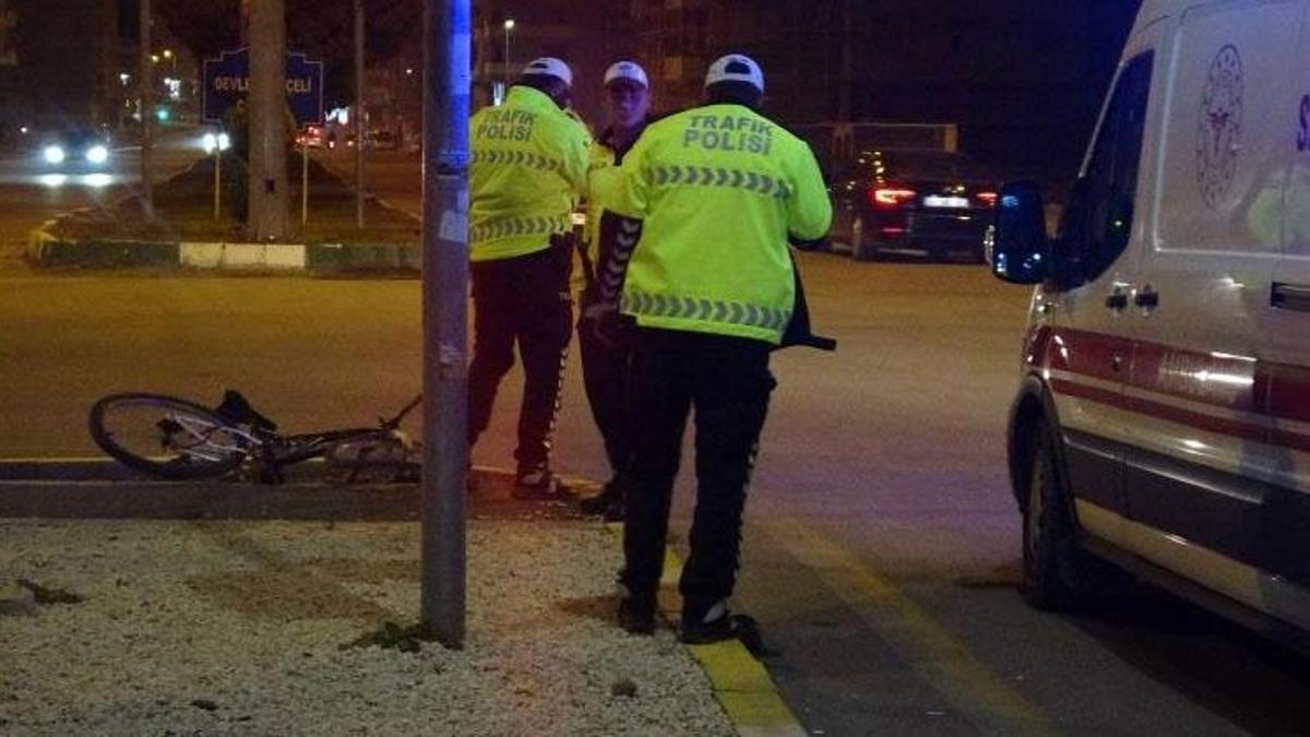 Kilis'te otomobille çarpışan bisiklet sürücüsü ağır yaralandı