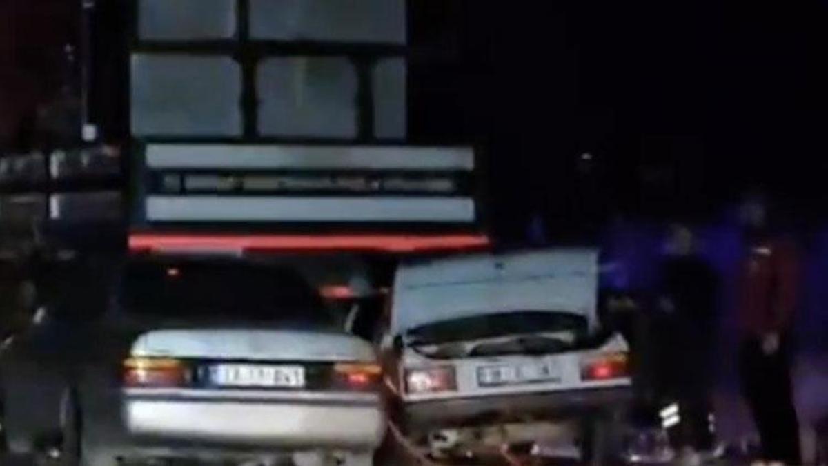 Çorum-İskilip karayolunda iki otomobil park halindeki vince çarptı: 1 ölü, 1 yaralı