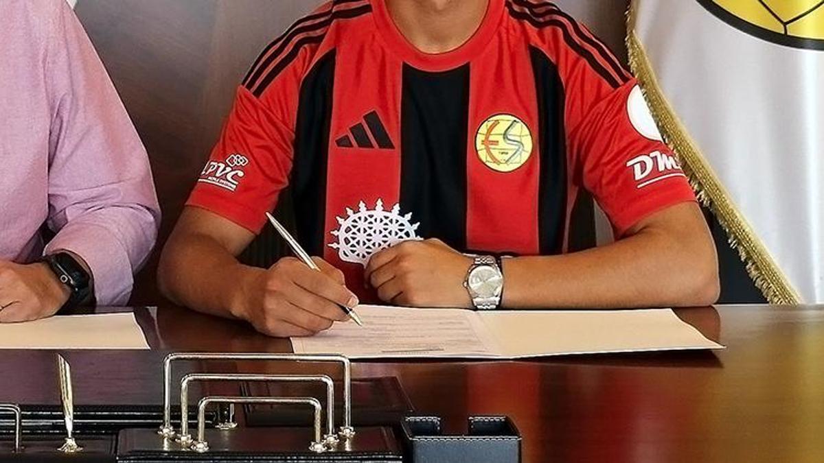 Eskişehirspor transfer sezonunu erken açtı! 19 yaşındaki yıldız imzayı attı