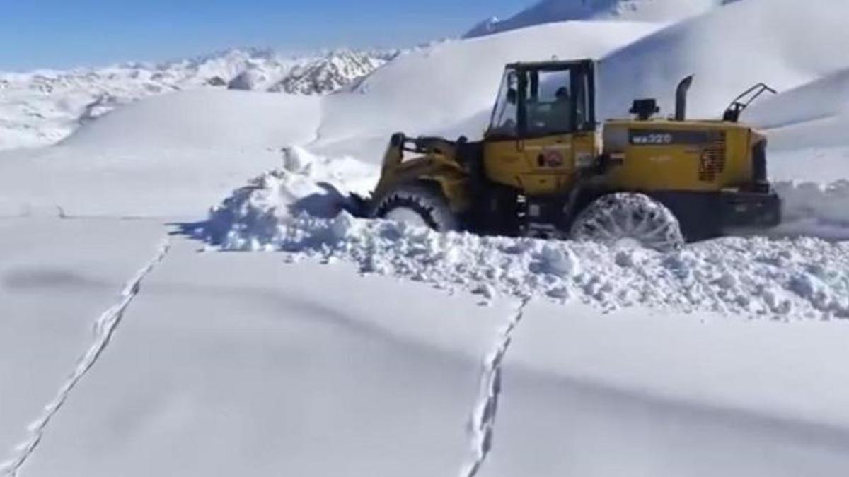 Şırnak’ta kış sert başladı! Kar kalınlığı 1 metreyi aştı