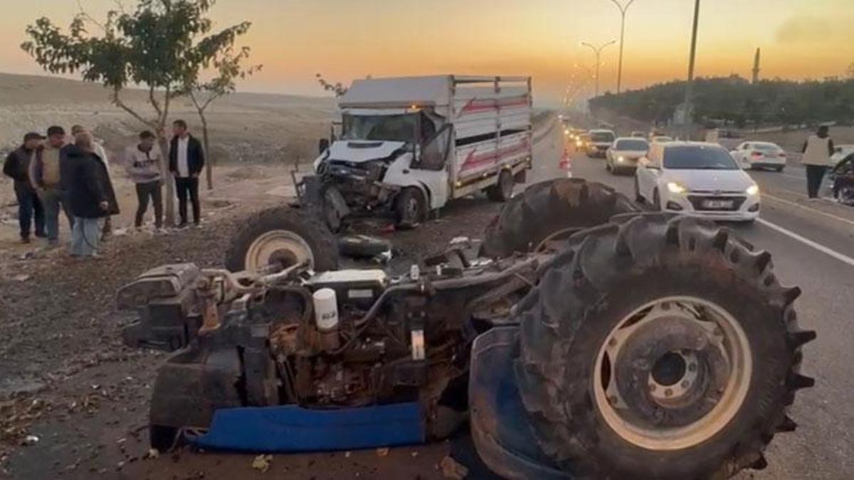 Şanlıurfa Birecik’de traktör ile kamyonet çarpıştı: 2 yaralı