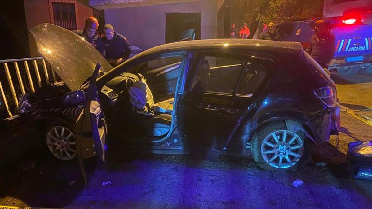 Trabzon Çaykara'da uçuruma yuvarlanan otomobilin s…