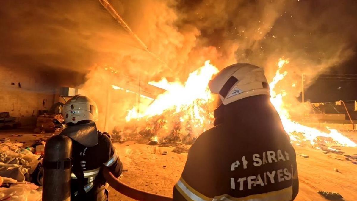 Aksaray'da alevli gece: 3 saatte kül oldu