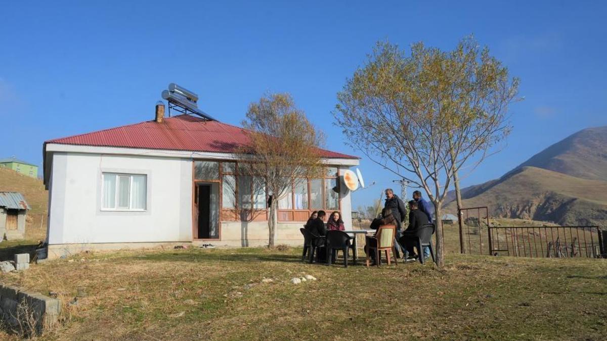 Öğretmenler yollara düştü: Zorlu coğrafyada eğitim mücadelesi