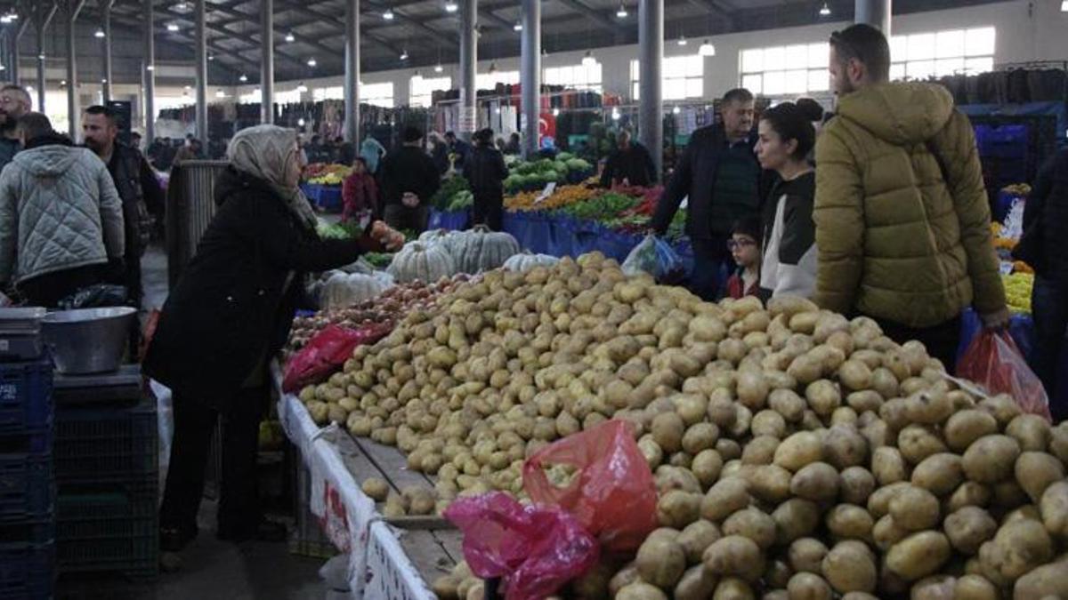 Eşinin yerine pazar tezgahına geçti! Amasya'nın tek kadın esnafı oldu: Herkes onu örnek gösteriyor