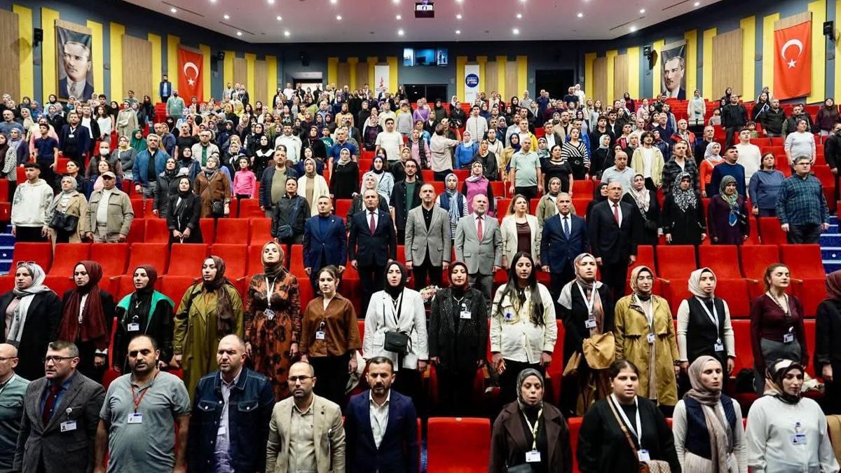 Sancaktepe Belediye Başkanı Alper Yeğin, Gençlik Merkezi velileriyle buluştu