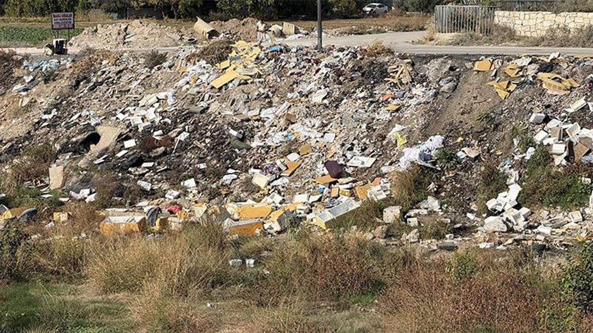 Adana'dan tepki çeken görüntü: 10 mahalleyi etkiliyor! Moloz döküm sahasına döndü