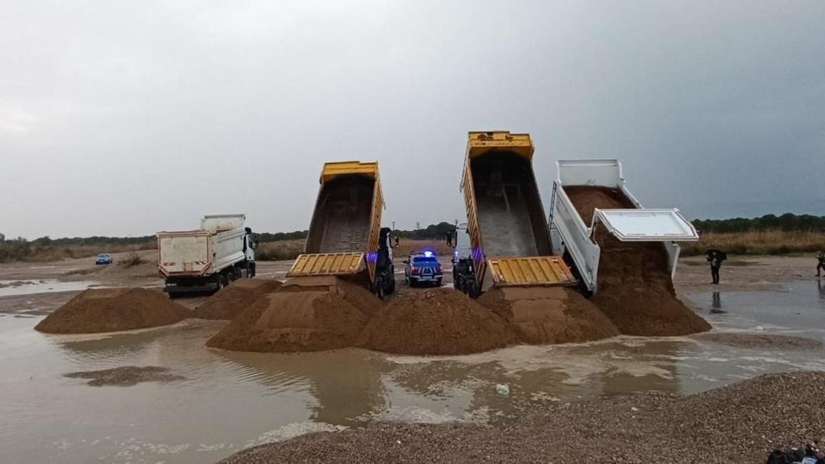 Antalya'da kumları çalıp sahilleri talan etmişlerdi! Kamyonlar dolusu plaj kumu bulundu