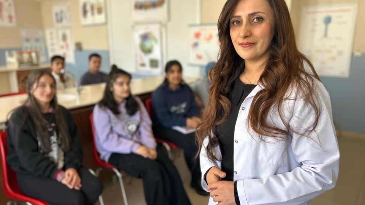 Koreceyi kendi çabasıyla öğrendi! Vanlı öğretmen öğrencilerine ilham oluyor