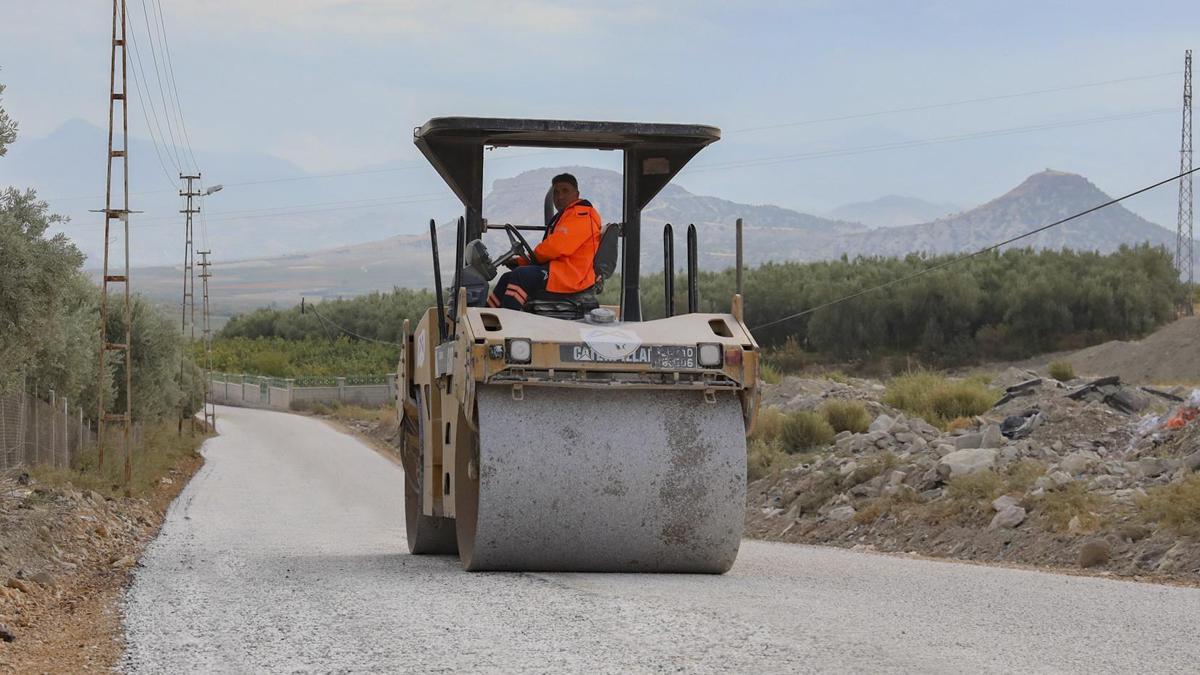 Mut’ta yol çalışmaları sürüyor