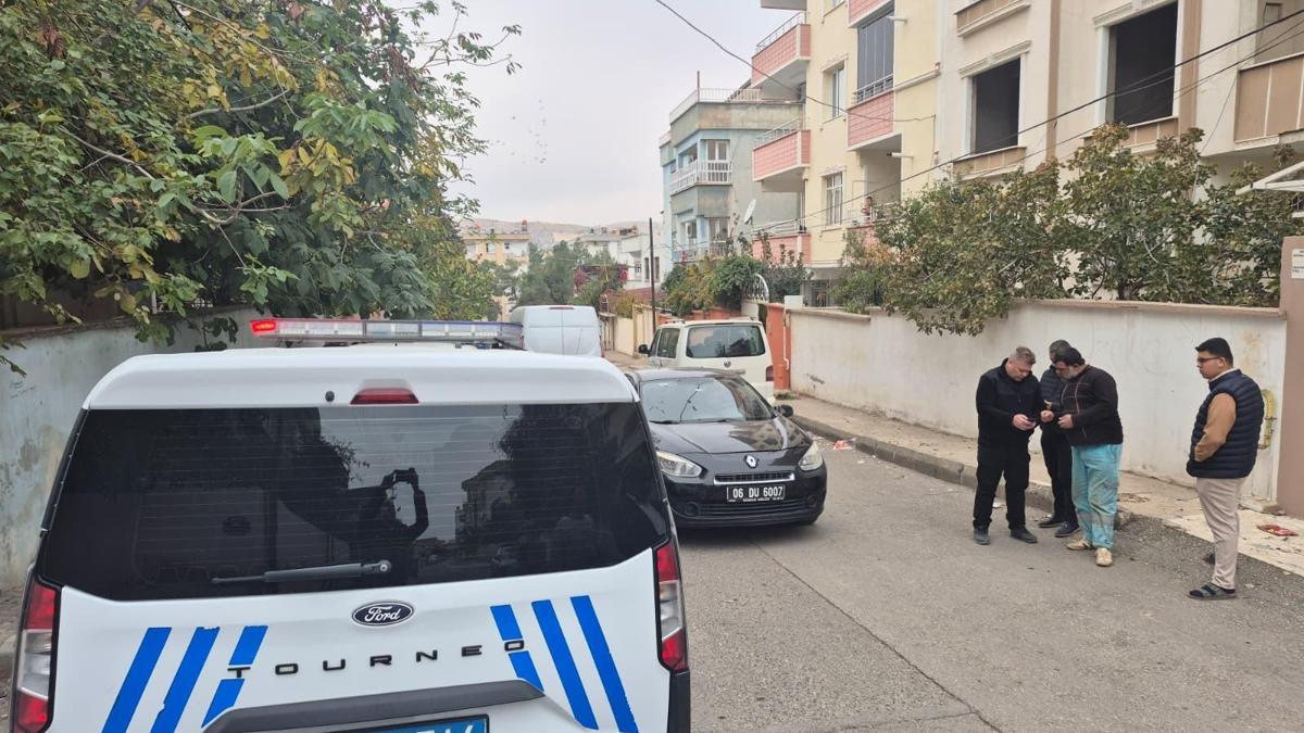 Boşanma aşamasındaki eşini tabancayla vurdu