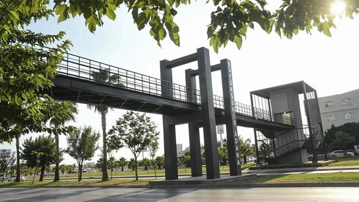 Adana'da yaya üst geçidi hamlesi! D-400'teki 9 üst geçide engelli erişim asansörleri geliyor