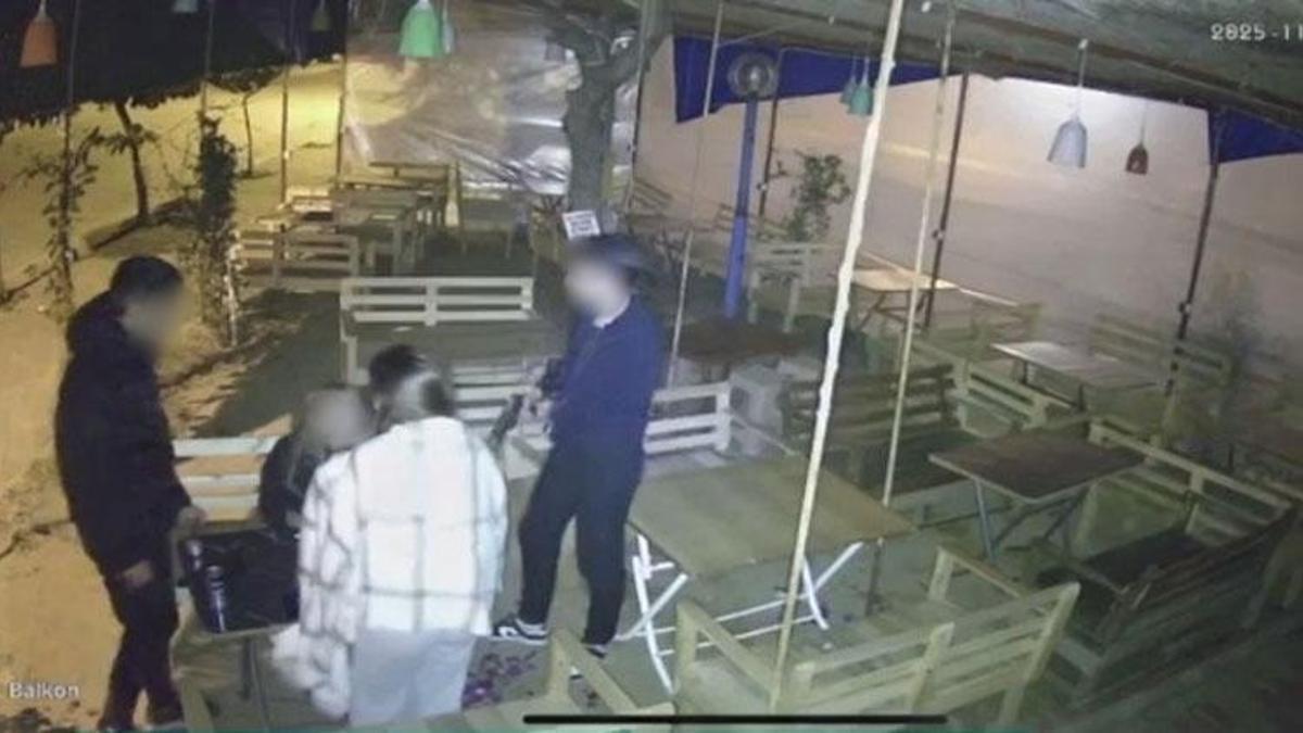 Kafede oturan kız kardeşine şaka yapmak istedi gözaltına alındı