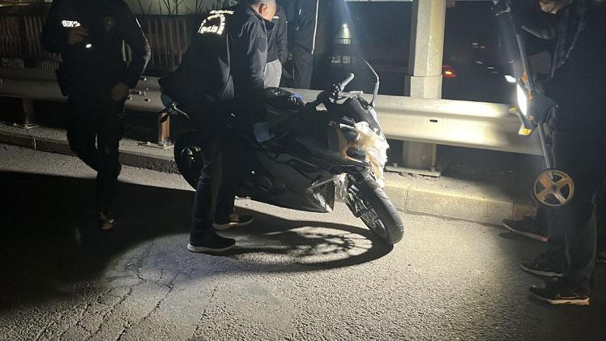 Kocaeli’nde yolun karşısına geçmeye çalışan TIR şoförüne motosiklet çarptı; 2 ölü