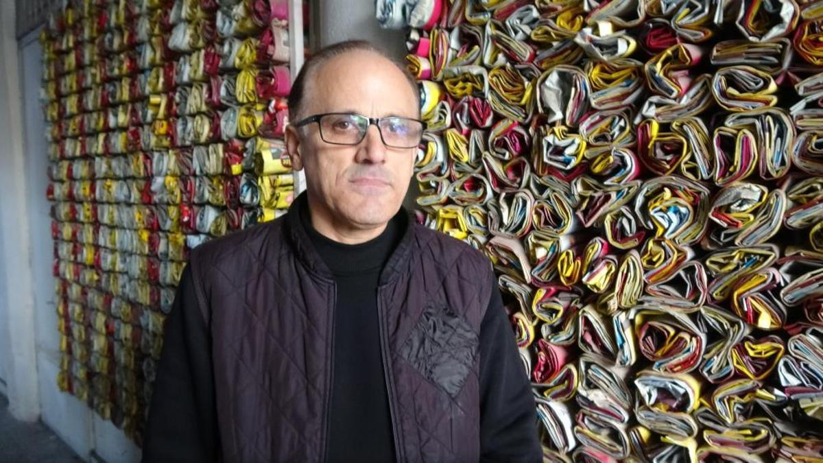 Müşteri ne içtiğini bilsin diye yapıyor! 18 yıldır boş paketleri sergiliyor