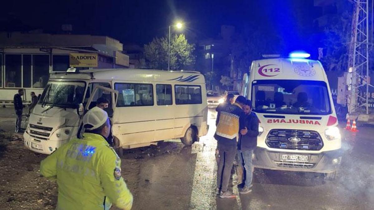 Adıyaman’da otomobil ile minibüsün çarpıştığı kazada 3 kişi yaralandı