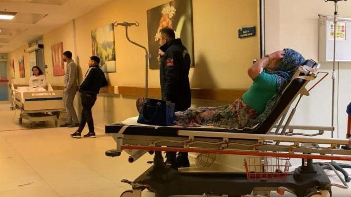 Bursa Kestel'de lastiği patlayan otomobil şarampole yuvarlandı