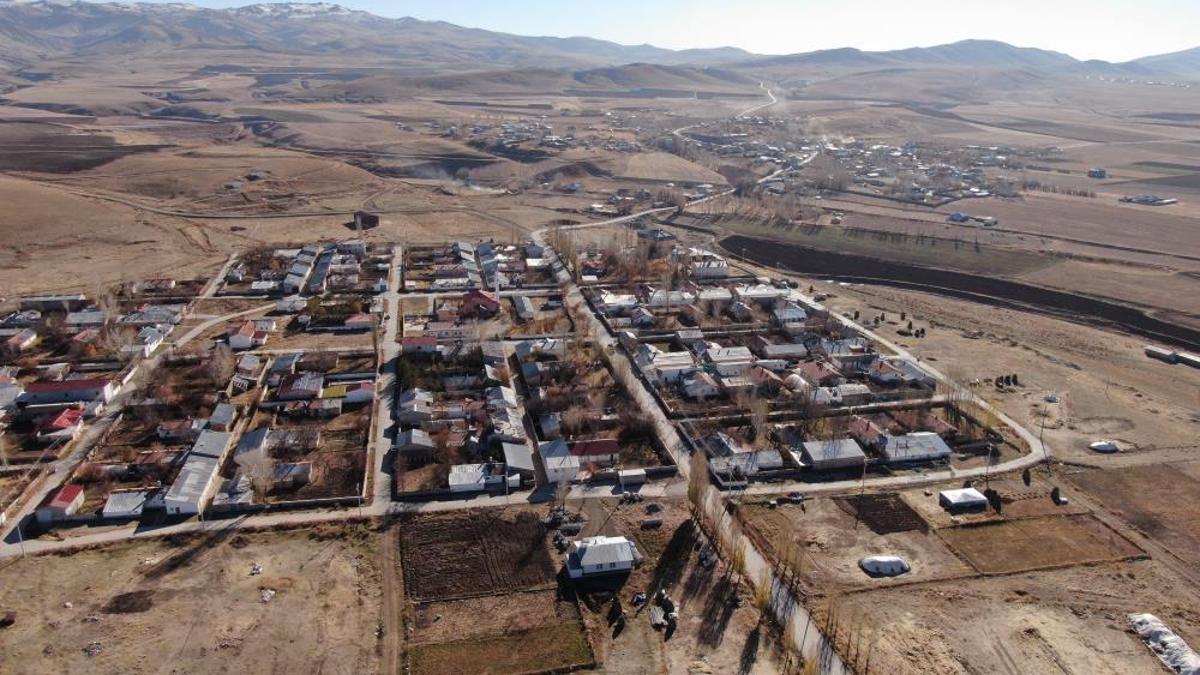 Van'daki bu köyün Türkiye'de görülmemiş bir özelliği var! Geçen 60 yıla rağmen korunuyor