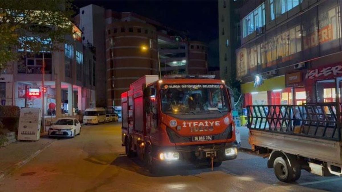 Bursa'da arızalanan asansörde 45 dakika mahsur kaldılar: 2 öğrenciyi itfaiye kurtardı