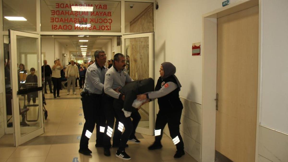 Hastane acilindeki tatbikat gerçeğini aratmadı! Hasta ve yakınları usta oyunculara taş çıkardı