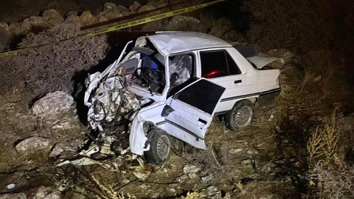 Kahramanmaraş'ta otomobil kayalıklara çarptı: 1 ölü, 1 yaralı
