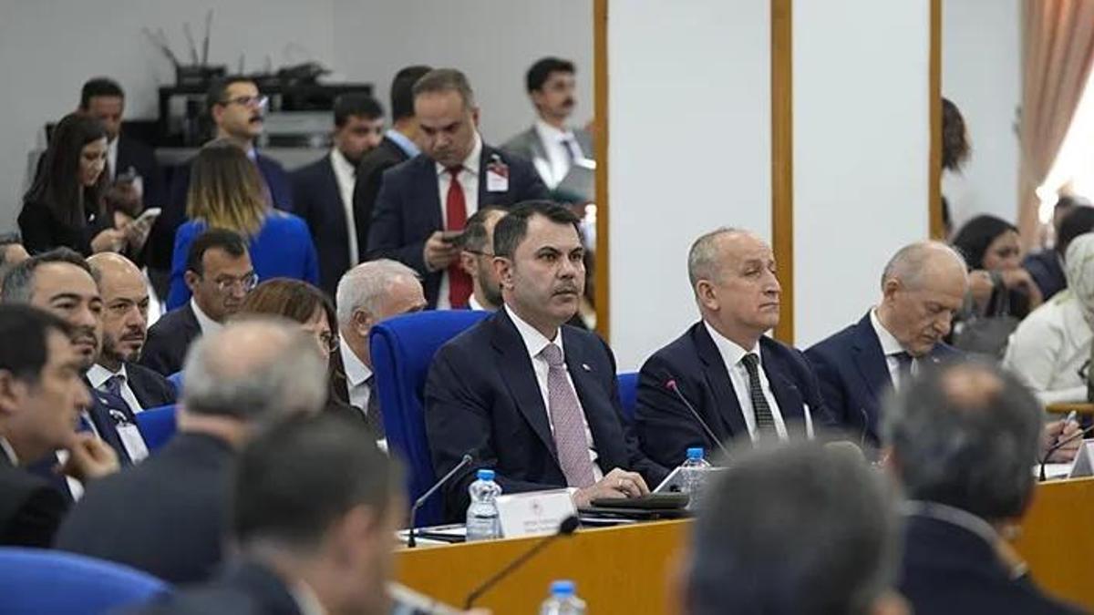 CHP'li Gürsel Erol'dan Bakan Kurum'a övgü dolu sözler: Ben bir başarı hikayesi olarak görüyorum